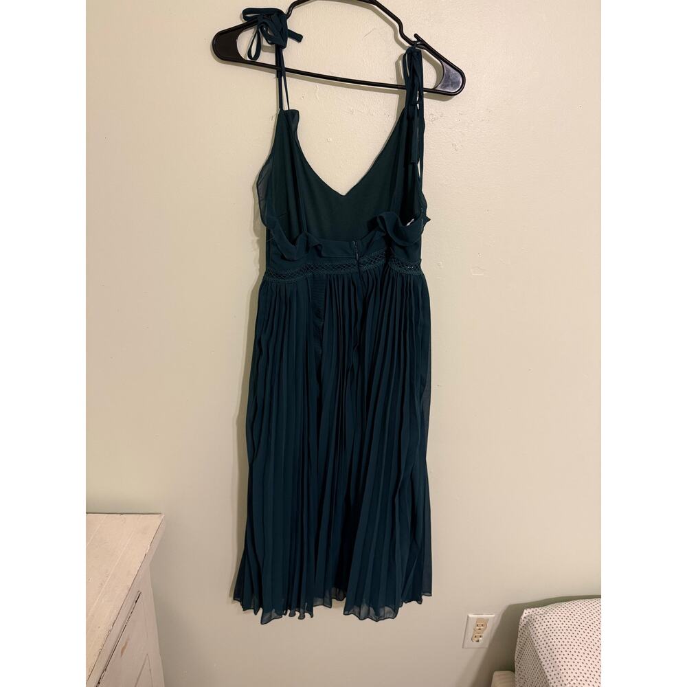 Lulu’s | Never a Dull Moment Emerald Green Tie Strap Pleated Lace Waist Midi - Picture 5 of 12